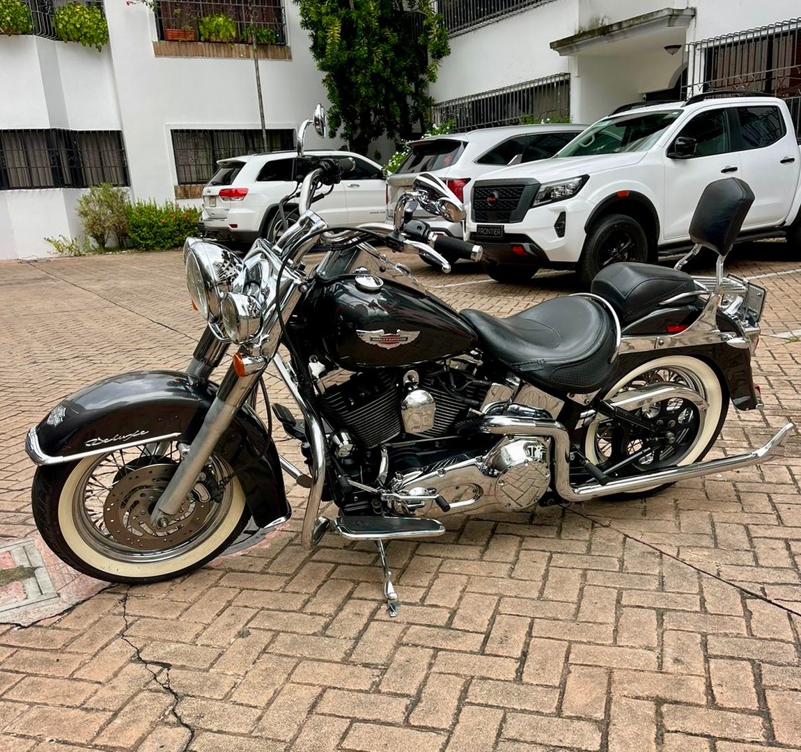 motores y pasolas - Harley Davidson Deluxe año 2005 0