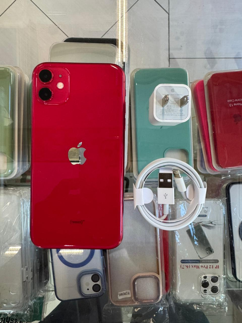 celulares y tabletas - Iphone 11 rojo 128 GB Desbloqueado.