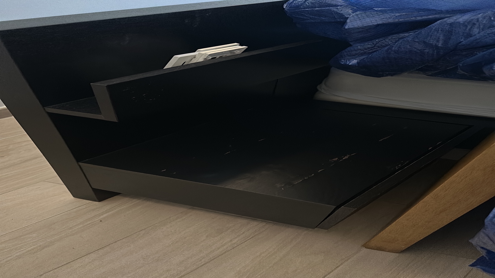 muebles y colchones - Cama King IKEA con mesas de noche  2