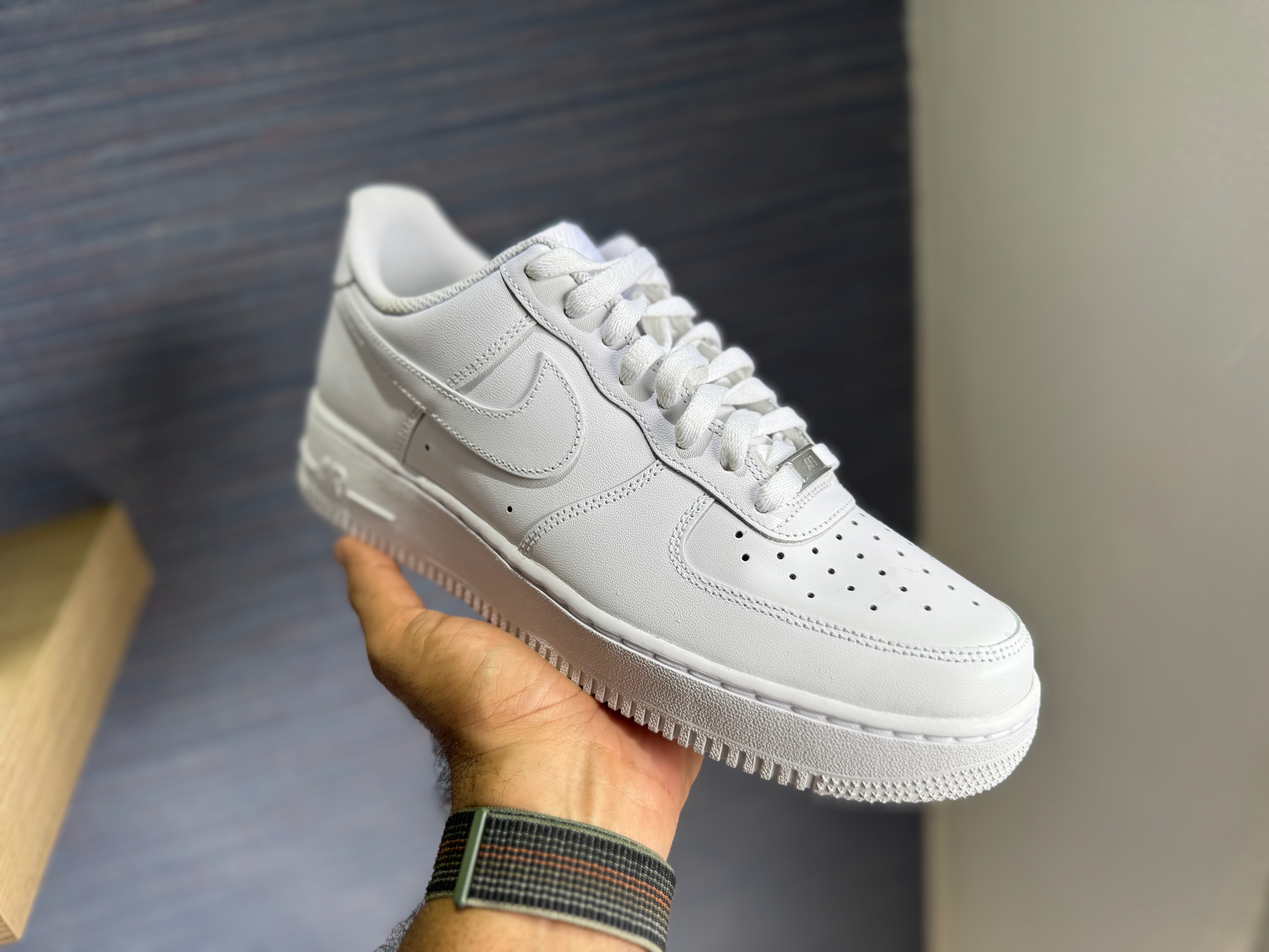 ropa para hombre - Tenis Nike Air Force One SZ 43 /42 EU Nuevo RD$ 8,