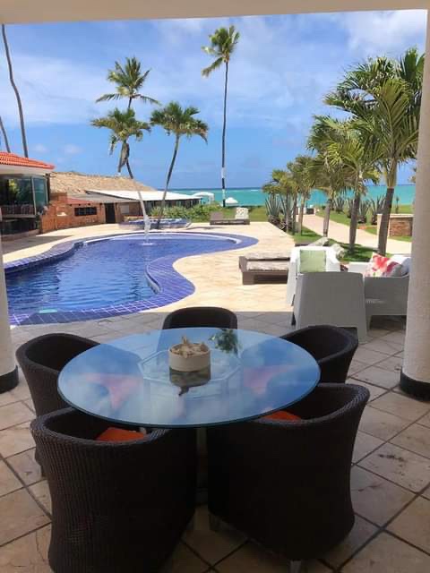 casas vacacionales y villas - Vendi hermosa villa en Bavaro punta cana 
5,700. Mt2. De solar 
 8