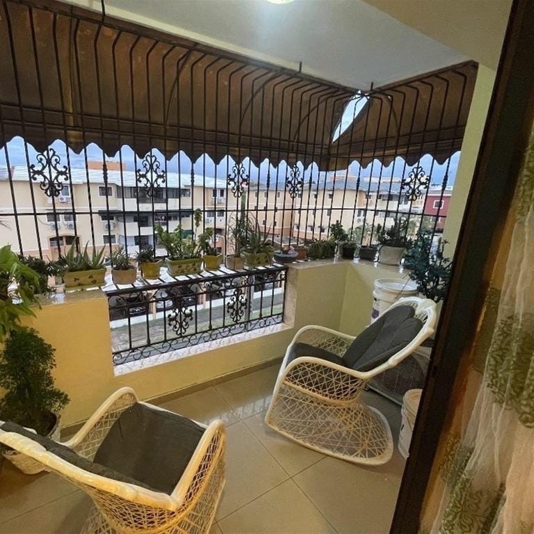 penthouses - VENDO PENTHOUSE LAS PRADERAS, 3 HAB,( NO ASCENSOR) 230 MTS,US 215,000 Dol 