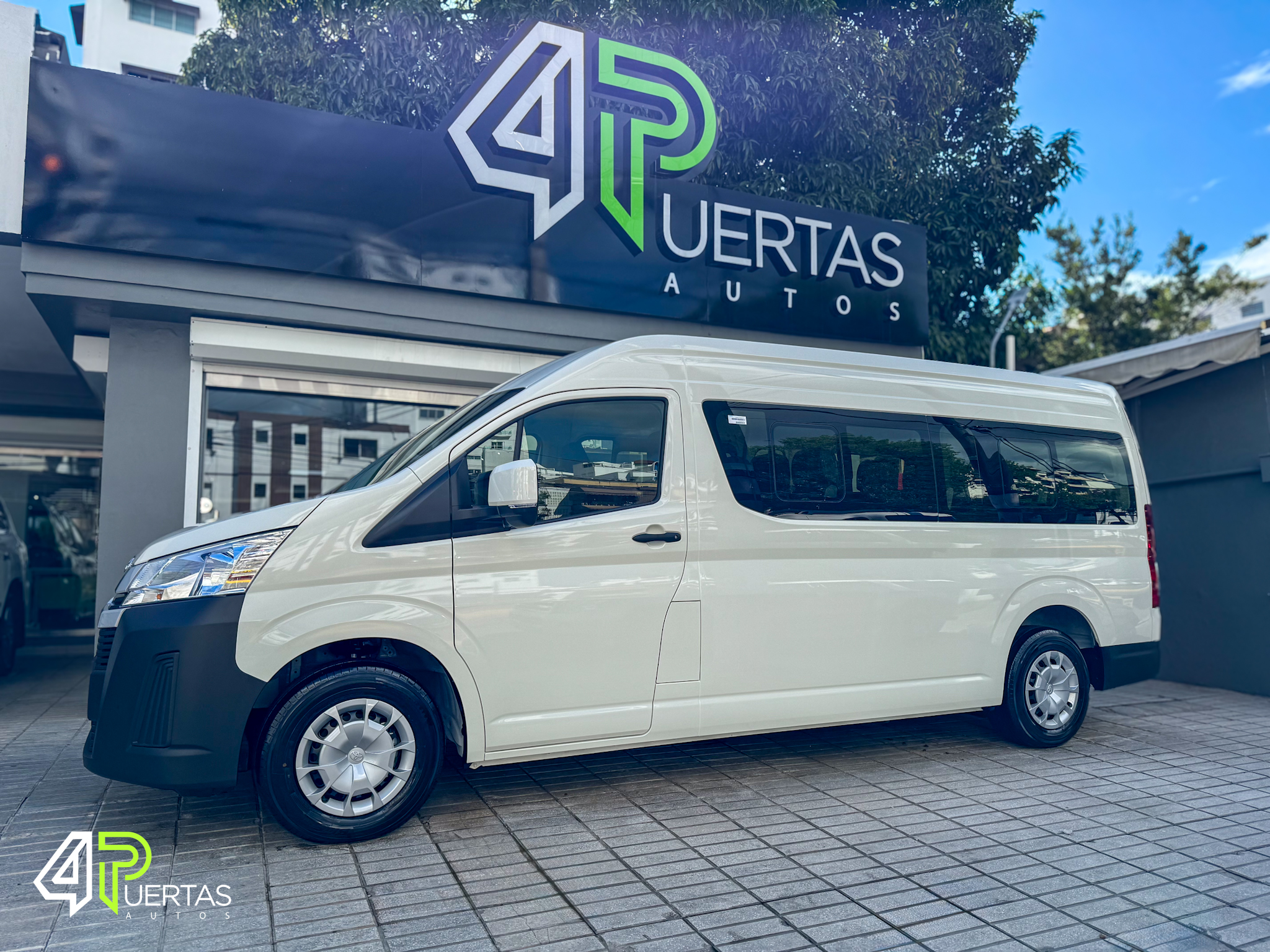 otros vehiculos - TOYOTA HIACE TECHO ALTO 16 PASAJEROS 1