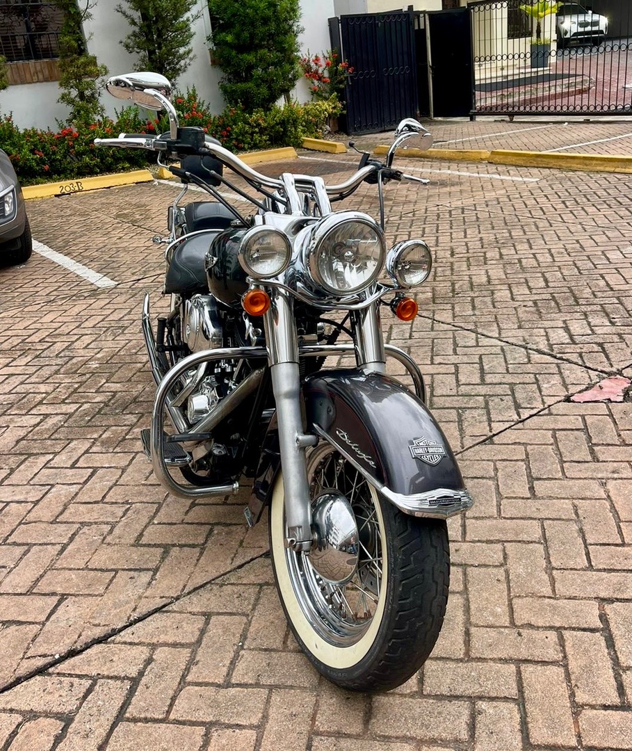 motores y pasolas - Harley Davidson Deluxe año 2005 1