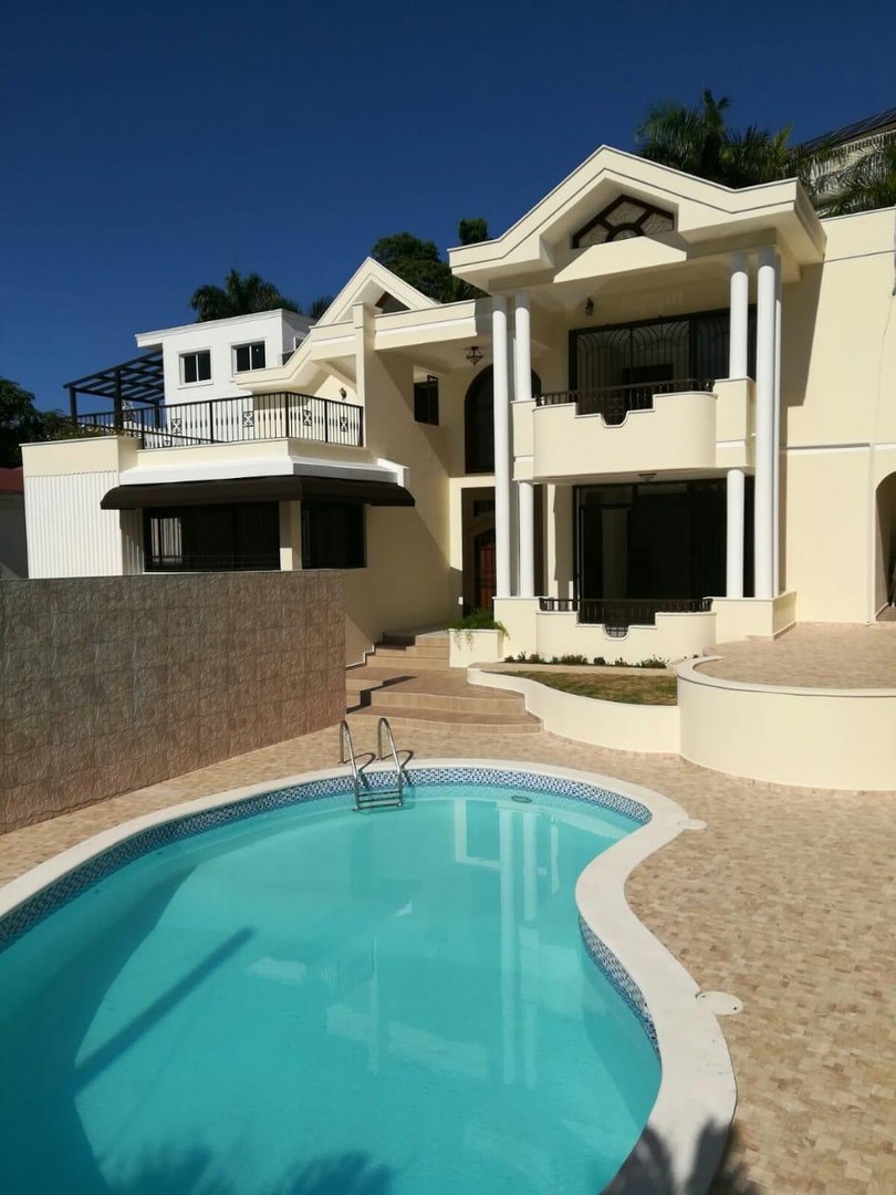 casas - Lujosa Casa de ensueño en Alquiler. Amplios espacios, acabados de lujo.