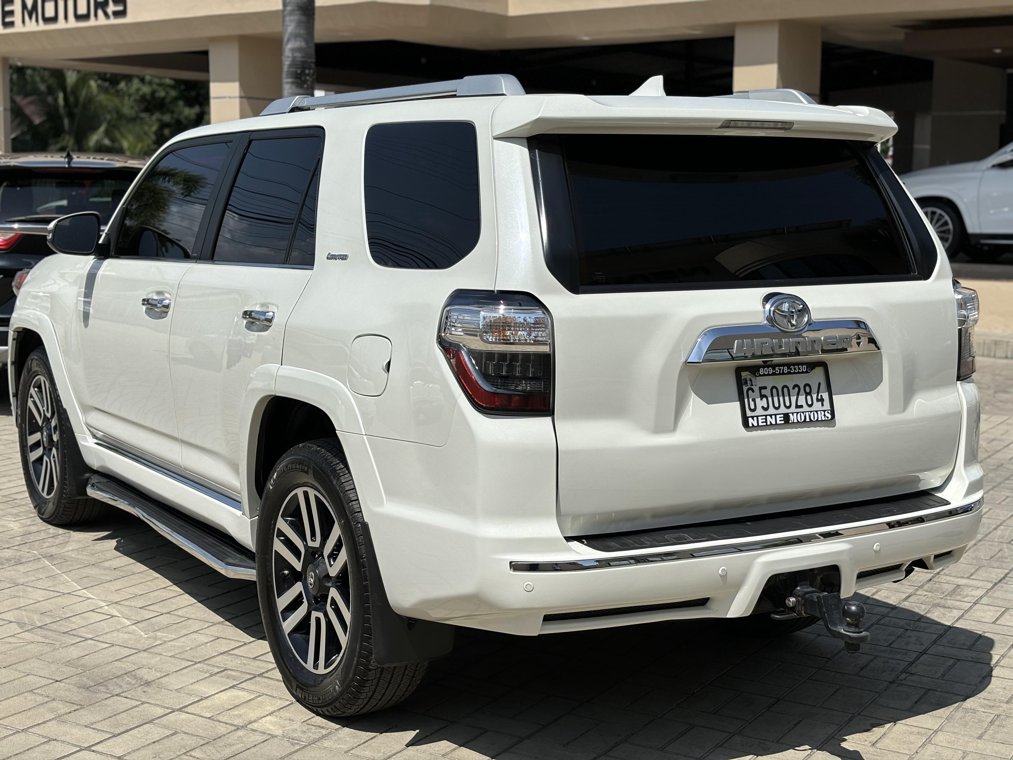 jeepetas y camionetas - Toyota 4runner Limited 4x4 año 2017. 1