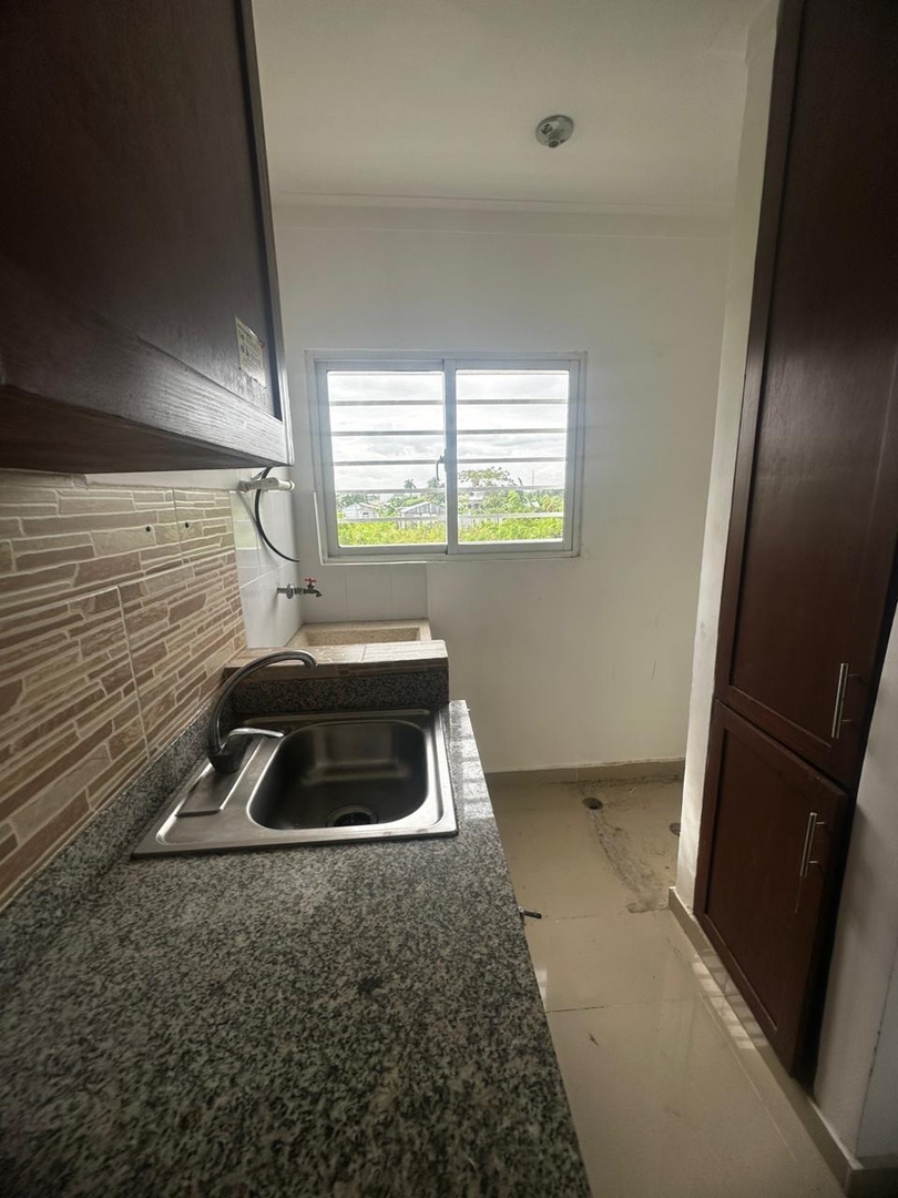 apartamentos - Vendo  lp9 piso 4 prolongación 27 derecho a techo tres habitacipns balcón parque 2