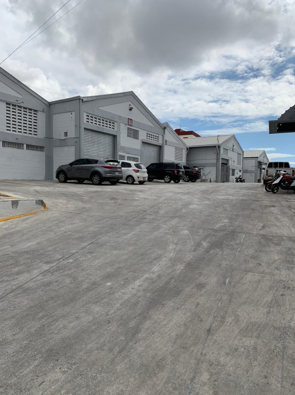 oficinas y locales comerciales - Nave Industrial en las caobas Santo Domingo Oeste