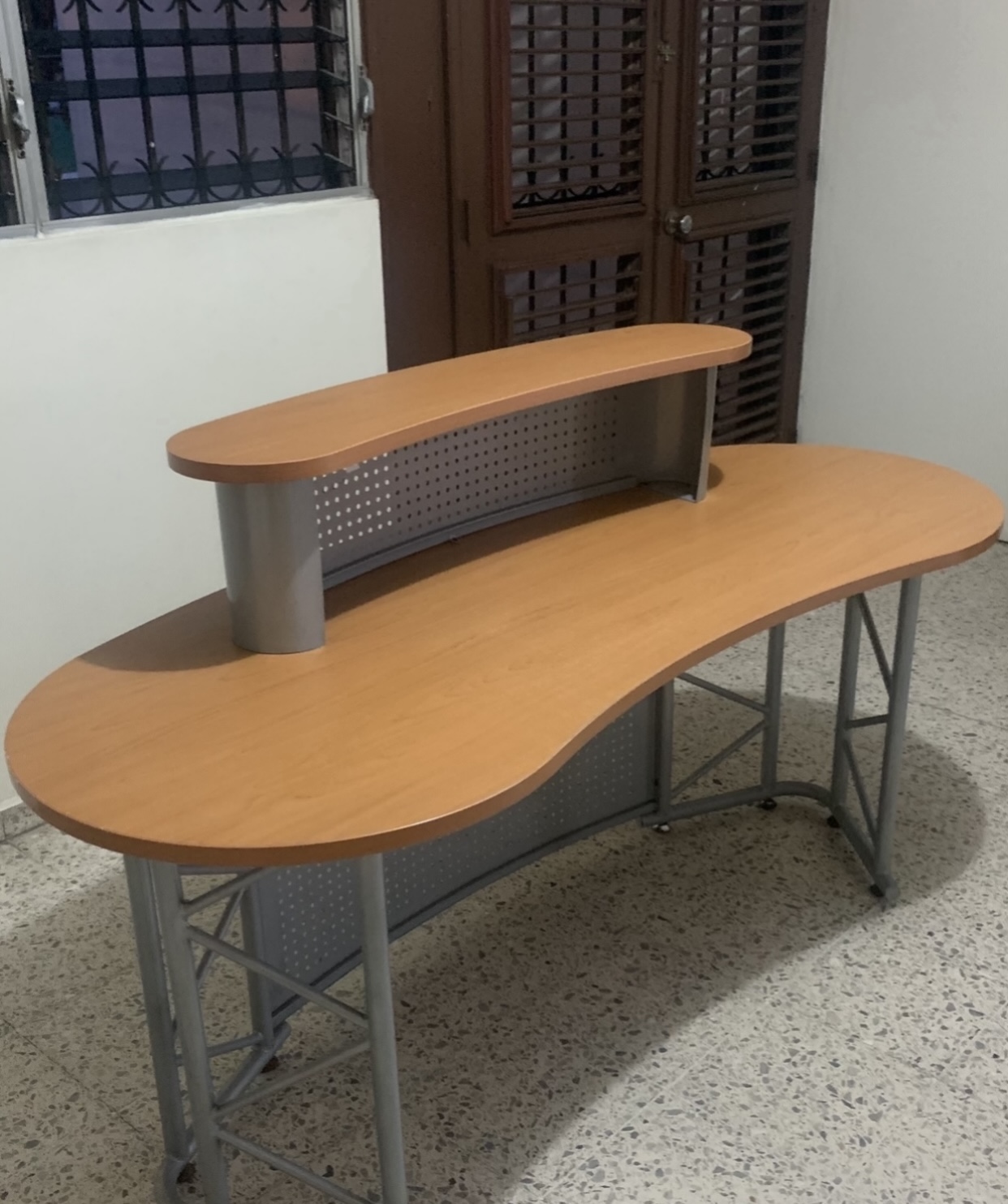 equipos profesionales - Escritorio Counter con su silla  2