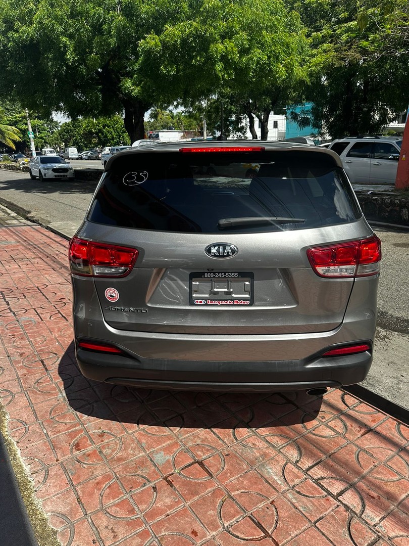 jeepetas y camionetas - Kia Sorento LX 2016 8