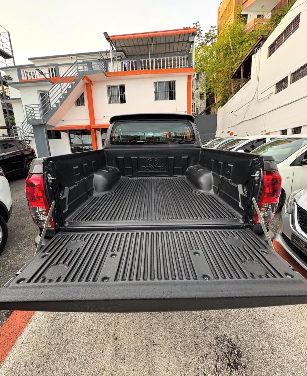 jeepetas y camionetas - Toyota Hilux 2017 7