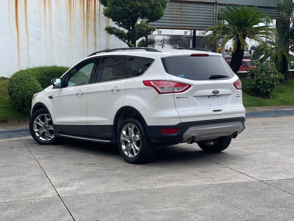 jeepetas y camionetas - FORD ESCAPE 2014 SEL  BLANCA PERLA IMPECABLE EXCELENTES CONDICIONES 7