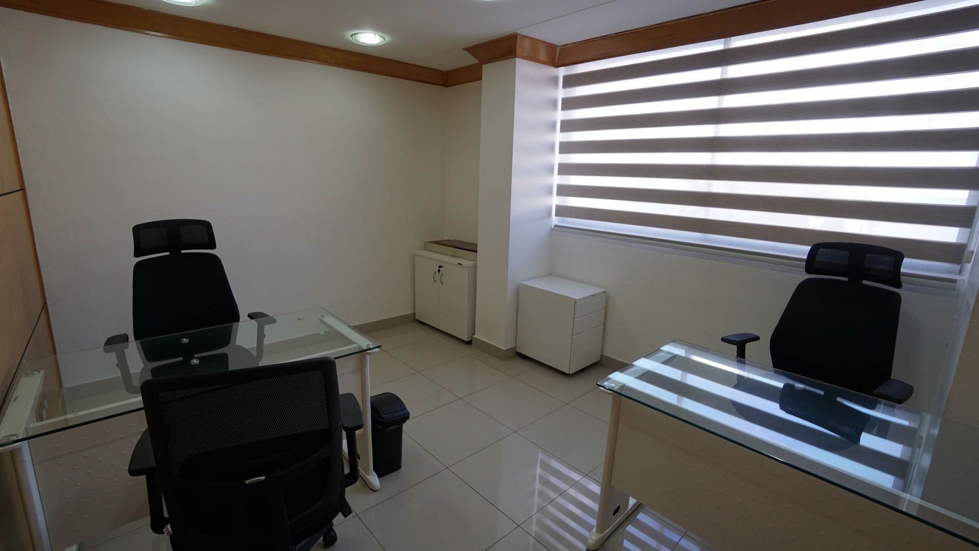 oficinas y locales comerciales - Naco semi amueblada oficina 94m2 1 parqeuo  2