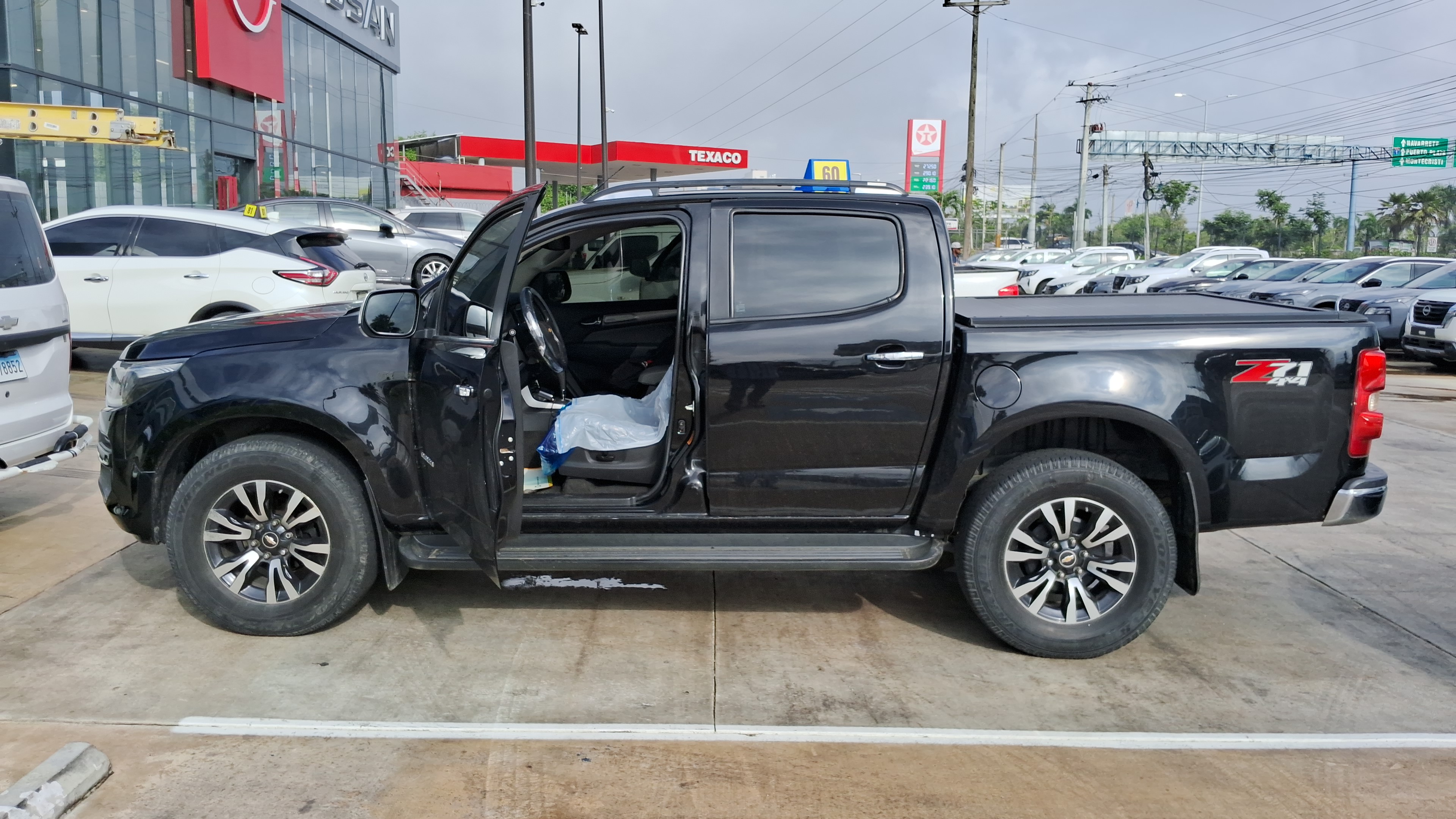 jeepetas y camionetas - Chevrolet Colorado Z71 2019 Diésel en Moca Villa E 8