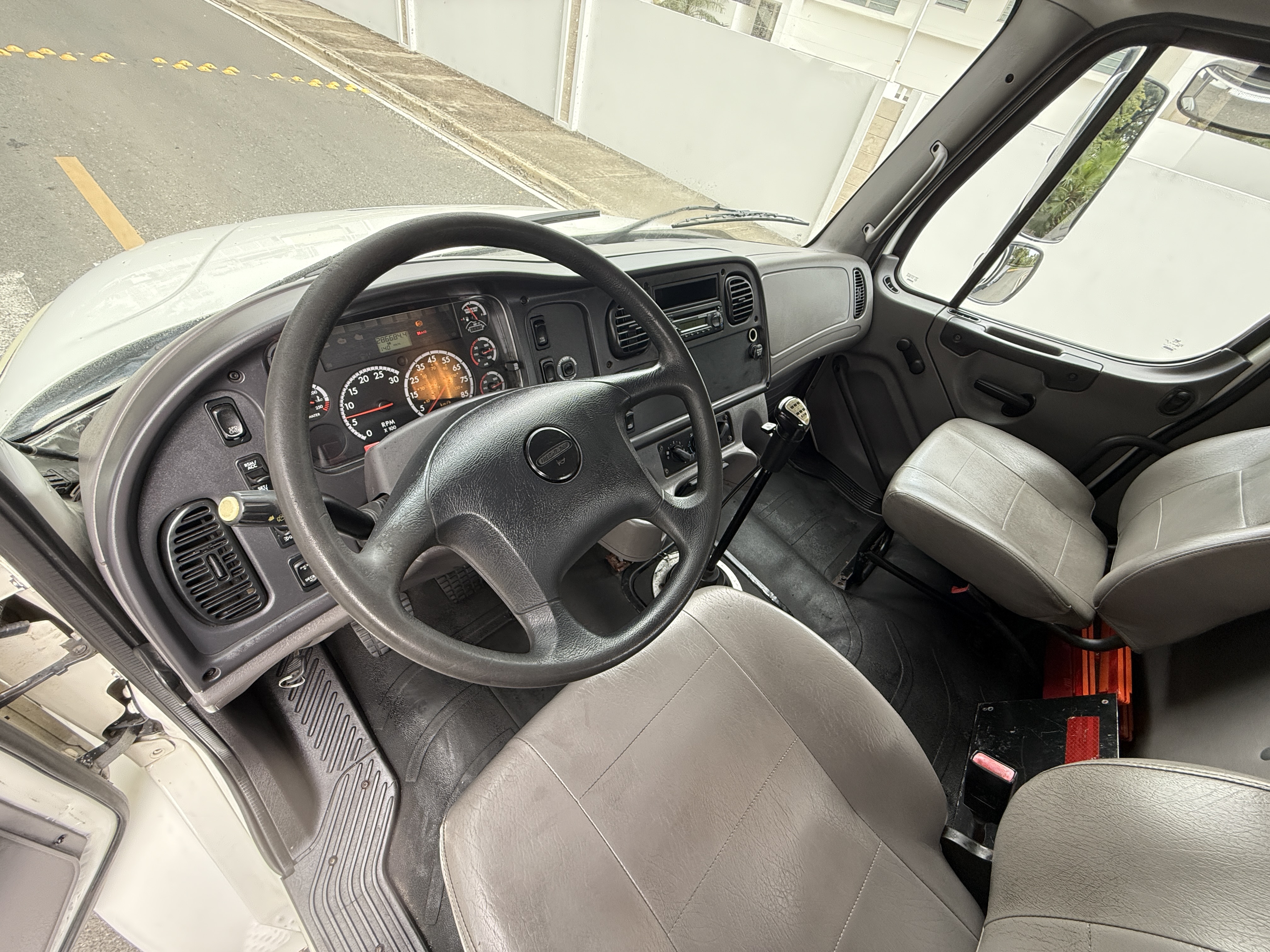 camiones y vehiculos pesados - 2014 Freightliner M2 Doble Eje Plataforma 5