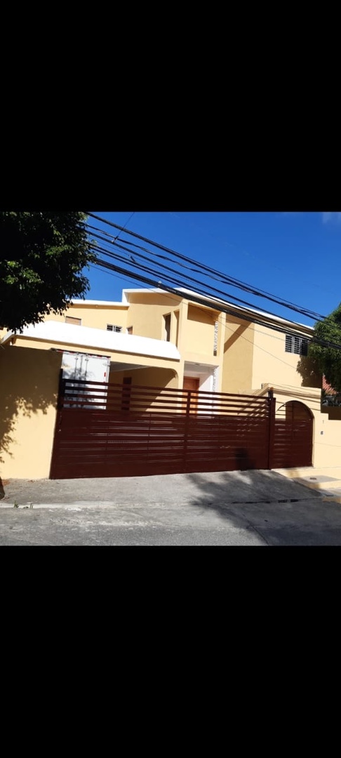 casas - Venta de casa en arroyo hondo 3 con 455mts Distrito Nacional 