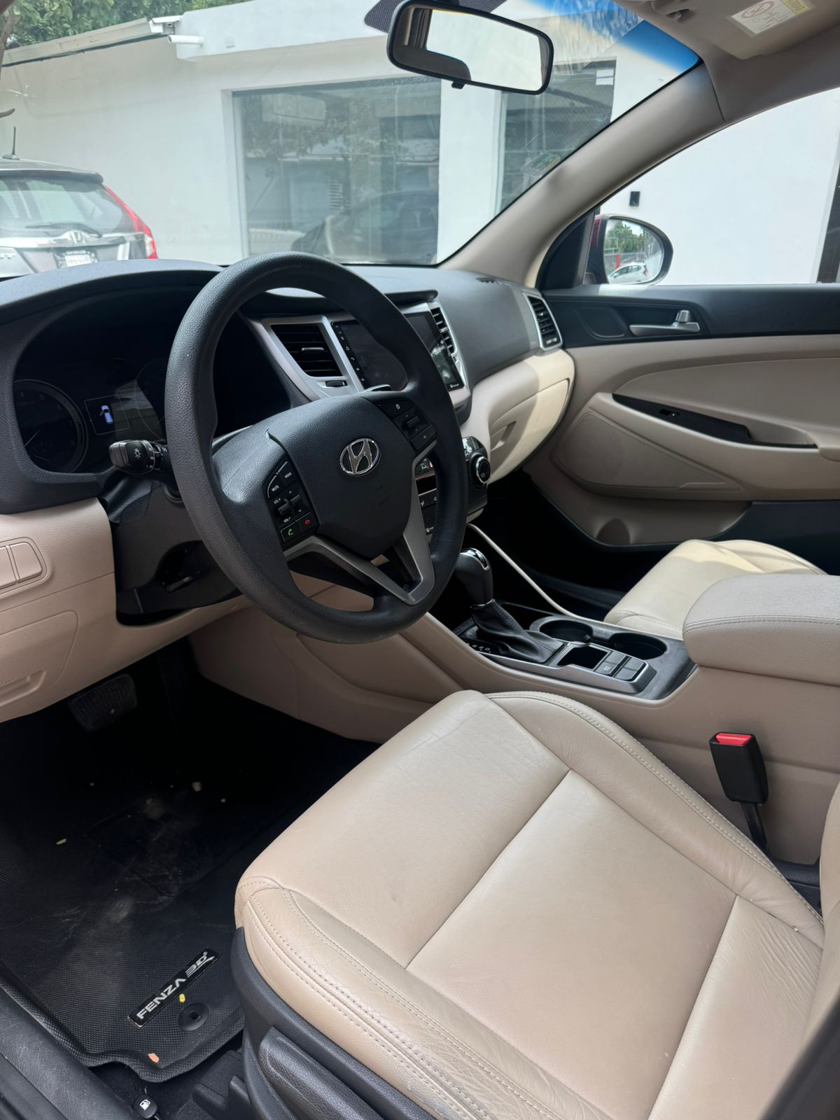 jeepetas y camionetas - Hyndai Tucson SEL-2018-4x2-1,125,000.00
financiamiento disponible negociable  5