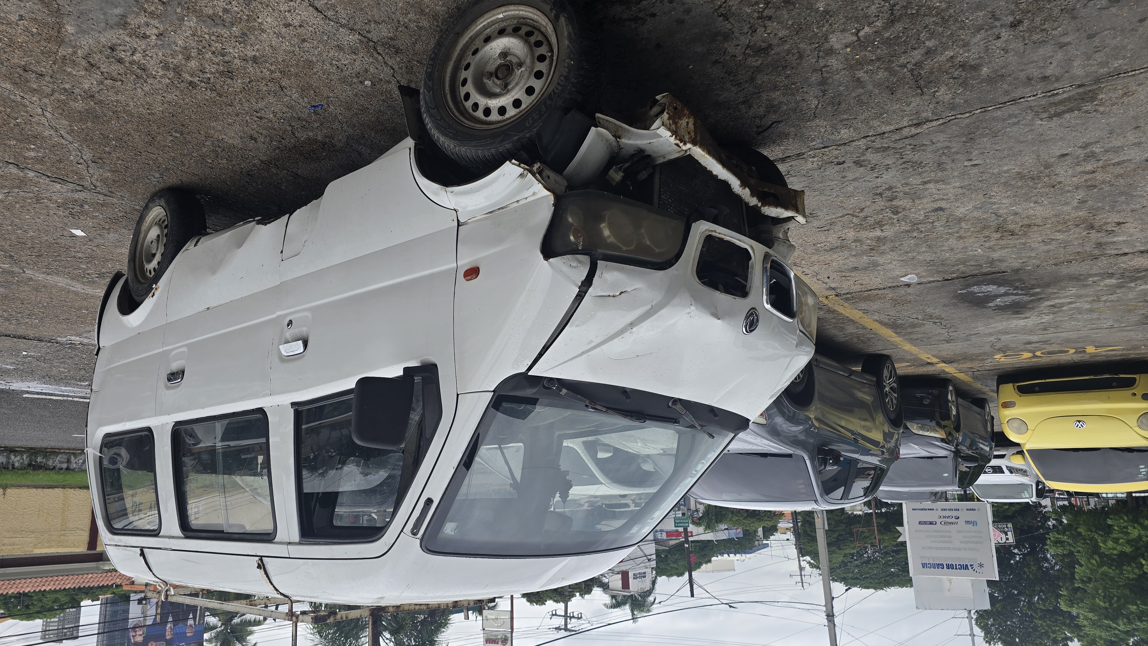 jeepetas y camionetas - Camioneta cerrada 2015 3