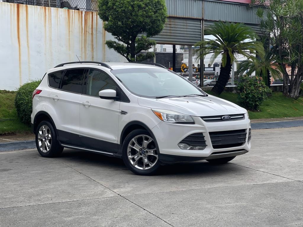 jeepetas y camionetas - FORD ESCAPE 2014 SEL  BLANCA PERLA IMPECABLE EXCELENTES CONDICIONES 8