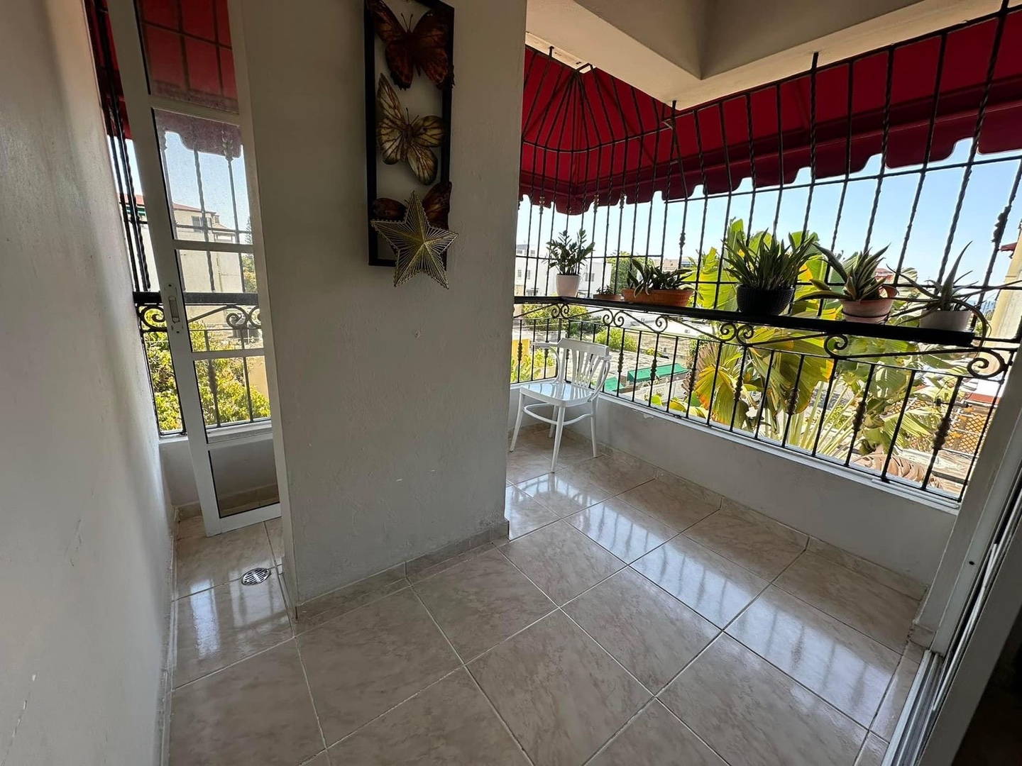 apartamentos - Vendo independencia klm 7 tres hab 2.5 baños dos parqueos techados balcón servic 9