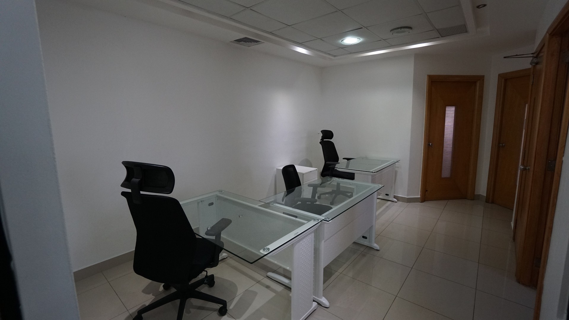 oficinas y locales comerciales - Naco semi amueblada oficina 94m2 1 parqeuo  3