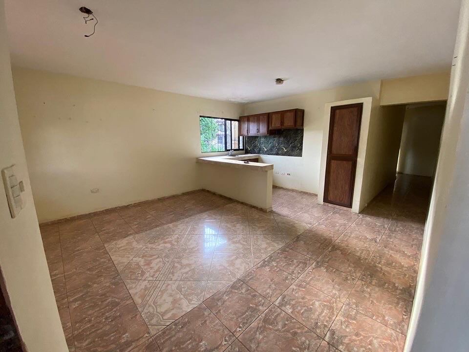 casas - venta de casa de dos niveles dividida en 4 en vista hermosa Santo Domingo este  1