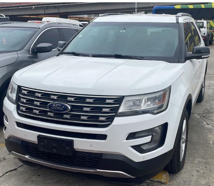 jeepetas y camionetas - Ford Explorer XLT 2017, muy buenas condiciones. 0