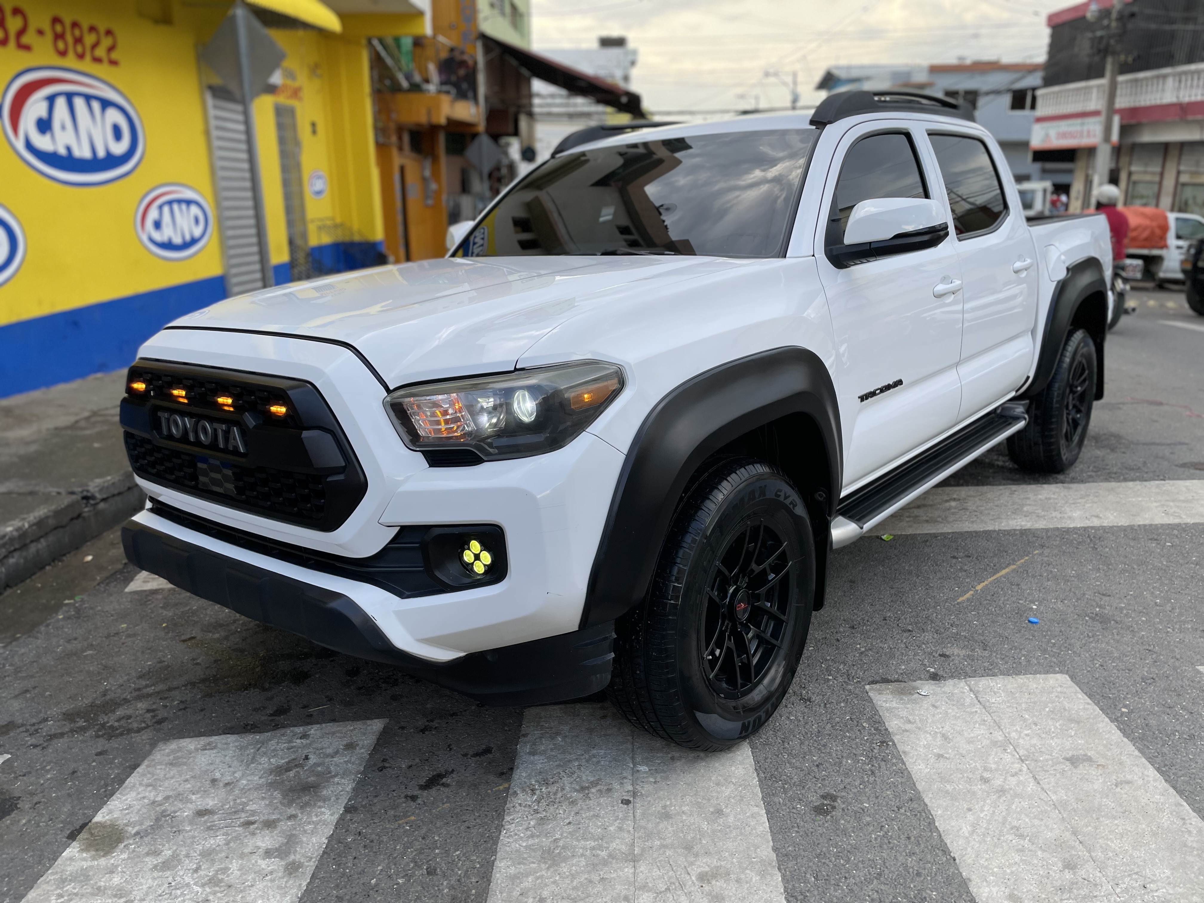 jeepetas y camionetas - TOYOTA TACOMA 2018 NUEVA  1