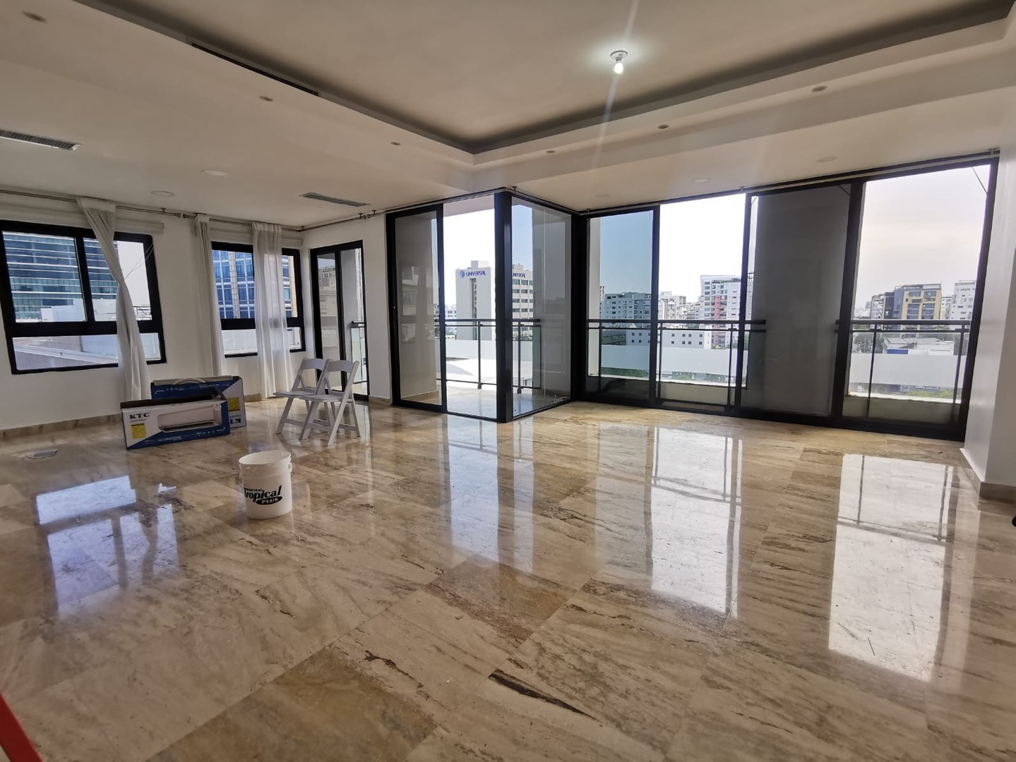 apartamentos - 📍 EN VENTA apartamento moderno y amplio en el exclusivo sector de Piantini!! 

 2