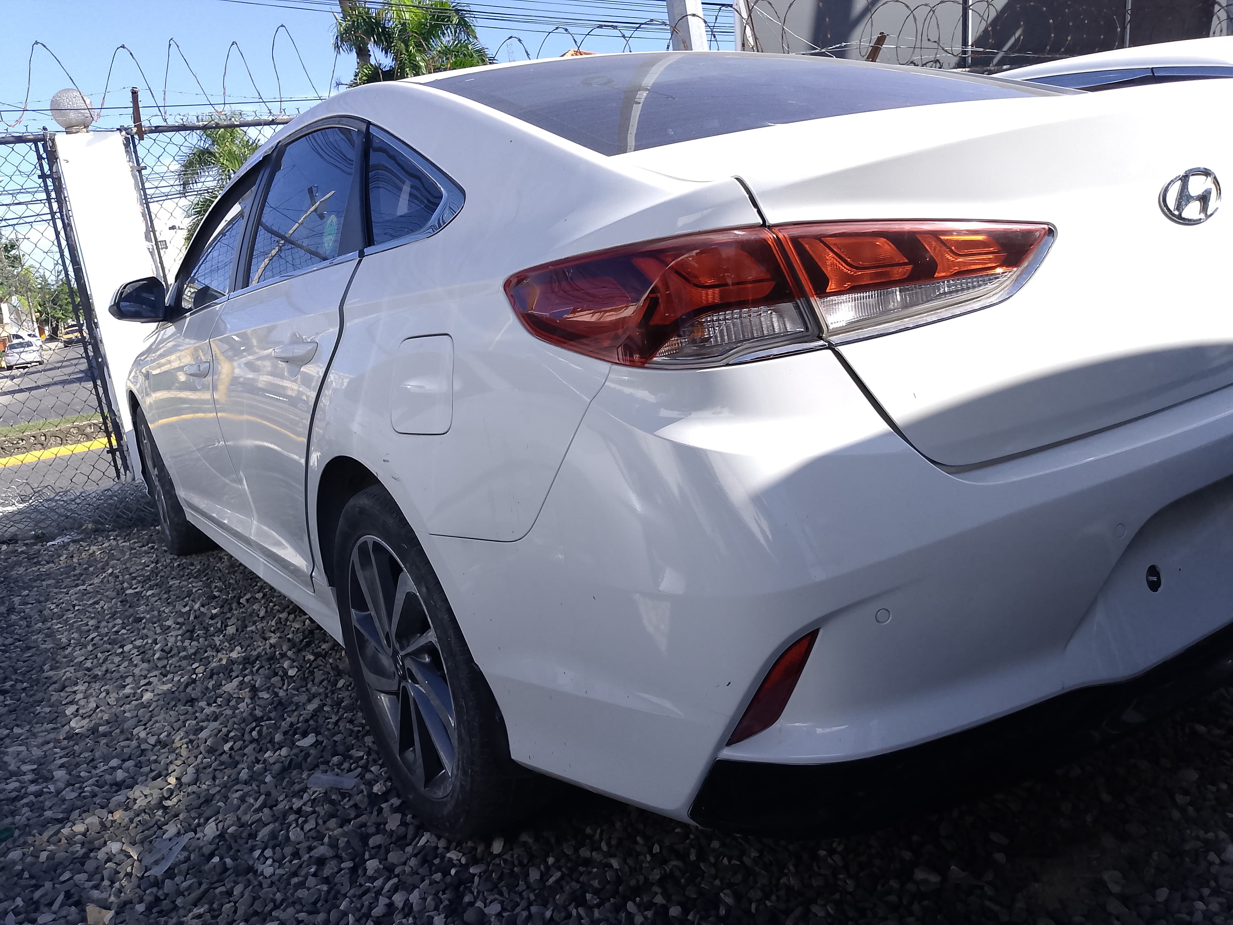 carros - HYUNDAI NEW RISE 2018 BLANCO DESDE: RD$700,100.00  6