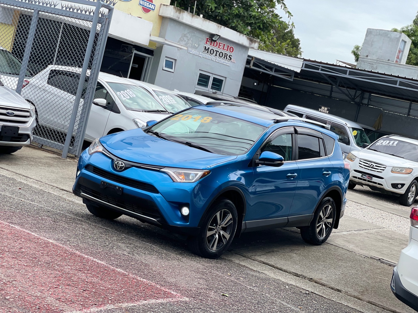 jeepetas y camionetas - 2018 Toyota RAV4 XLE AWD CLEAN CARFAX 3