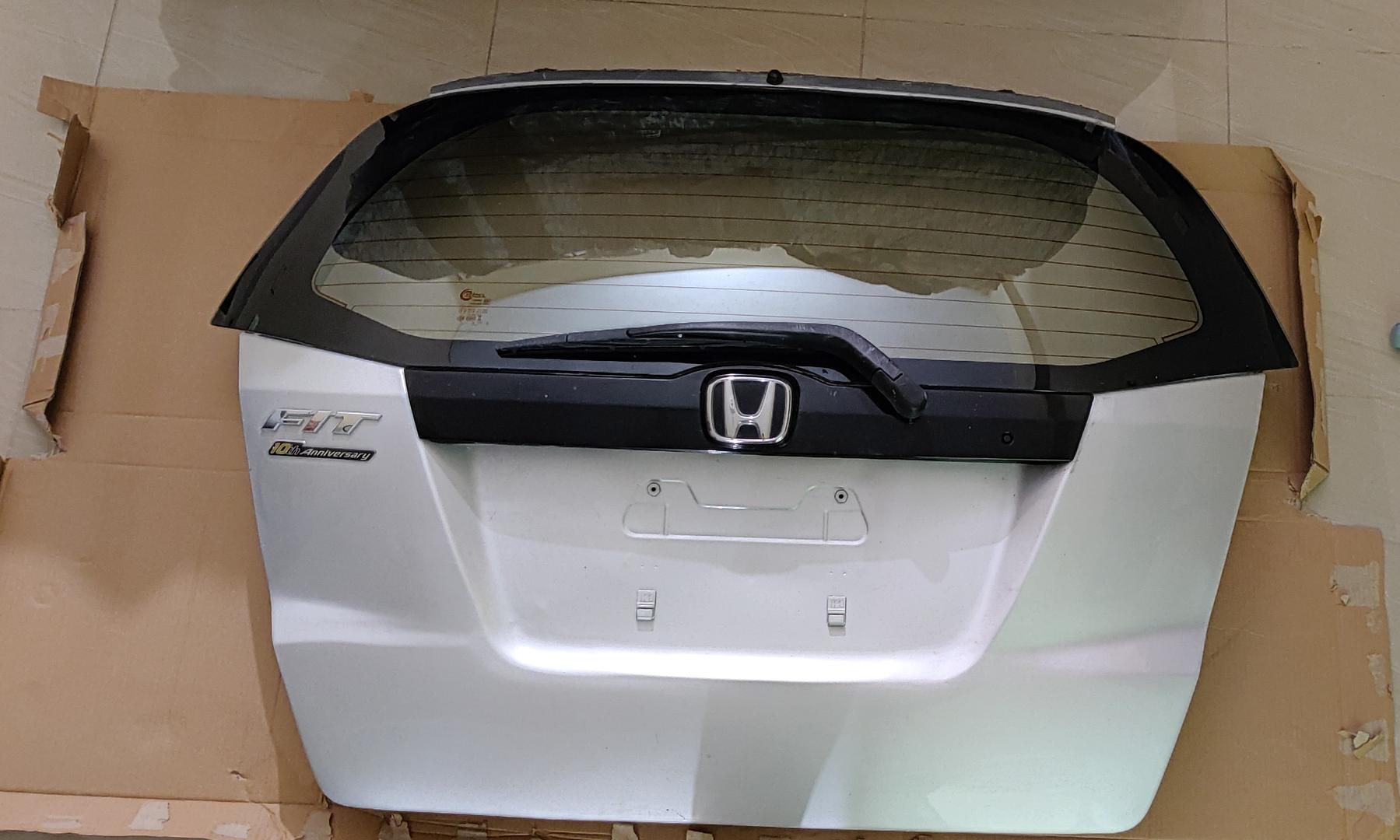 repuestos - Compuerta trasera Honda Fit 2012 10th Anniversary Edition Original 1