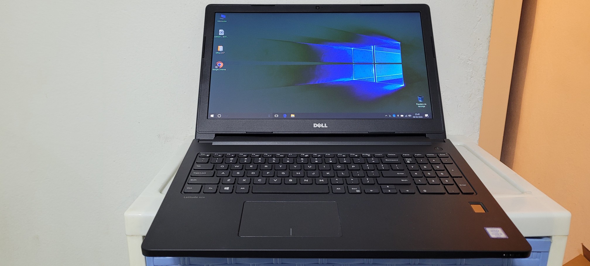 computadoras y laptops - Dell 3590 17 Pulg Core i5 8va Gen Ram 8gb ddr4 Disco 256gb SSD Video 4gb