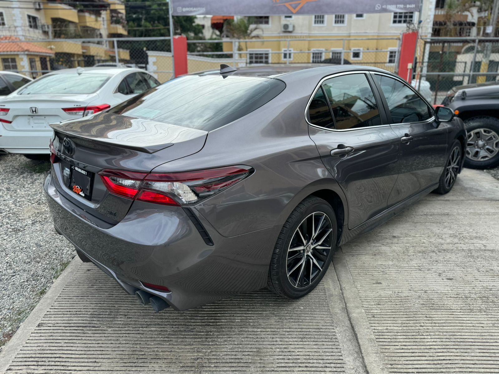 carros - Toyota Camry SE 2021 3