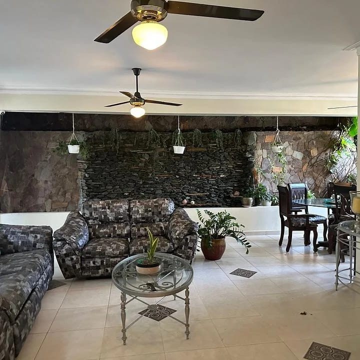 casas - Altos de Arroyo Hondo III, Distrito Nacional, Santo Domingo
Hermosa casa  8