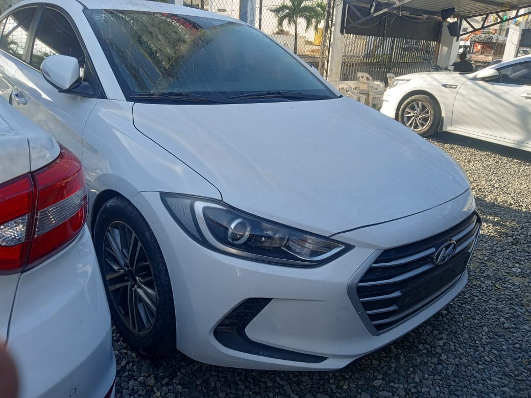 carros - HYUNDAI AVANTE 2017 BLANCODESDE: RD$ 700,100.00 1