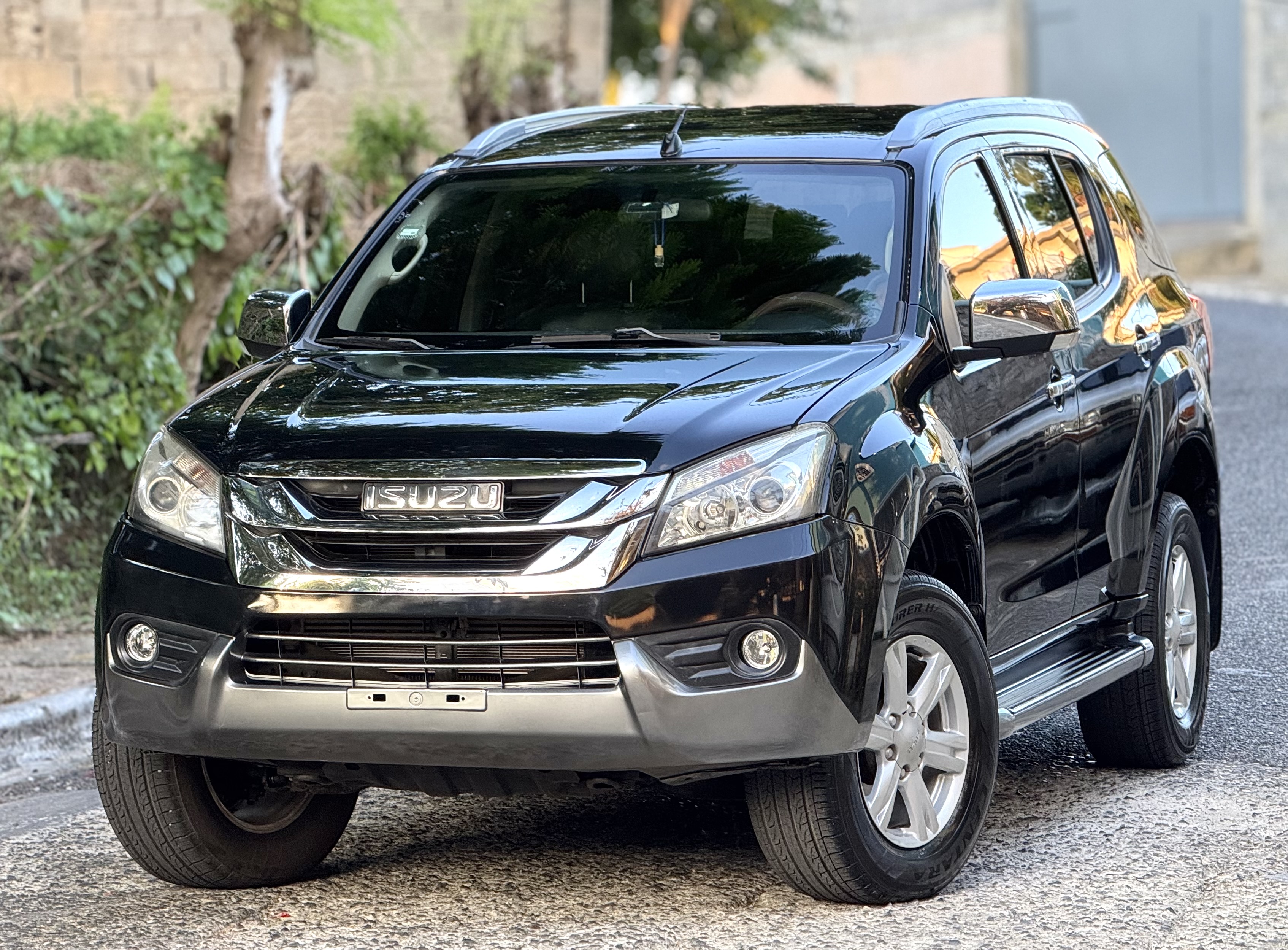 jeepetas y camionetas - Isuzu Mux Limited 4x4 2015 Turbo Diesel  3 filas  0