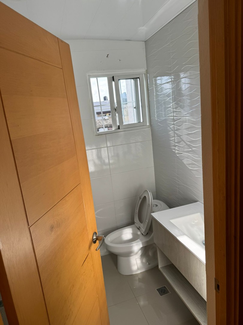 apartamentos - Alquilo apto en el Quisqueya 3 hab
usd$1050 0