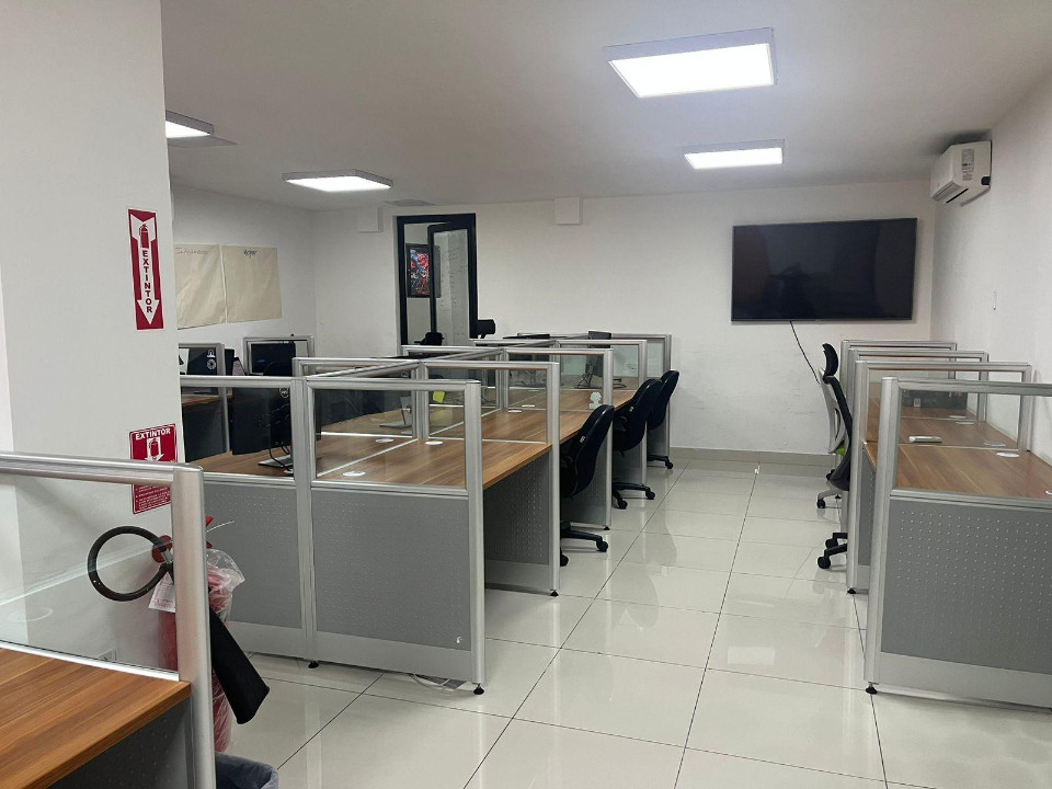 oficinas y locales comerciales - Local en Los Prados 7