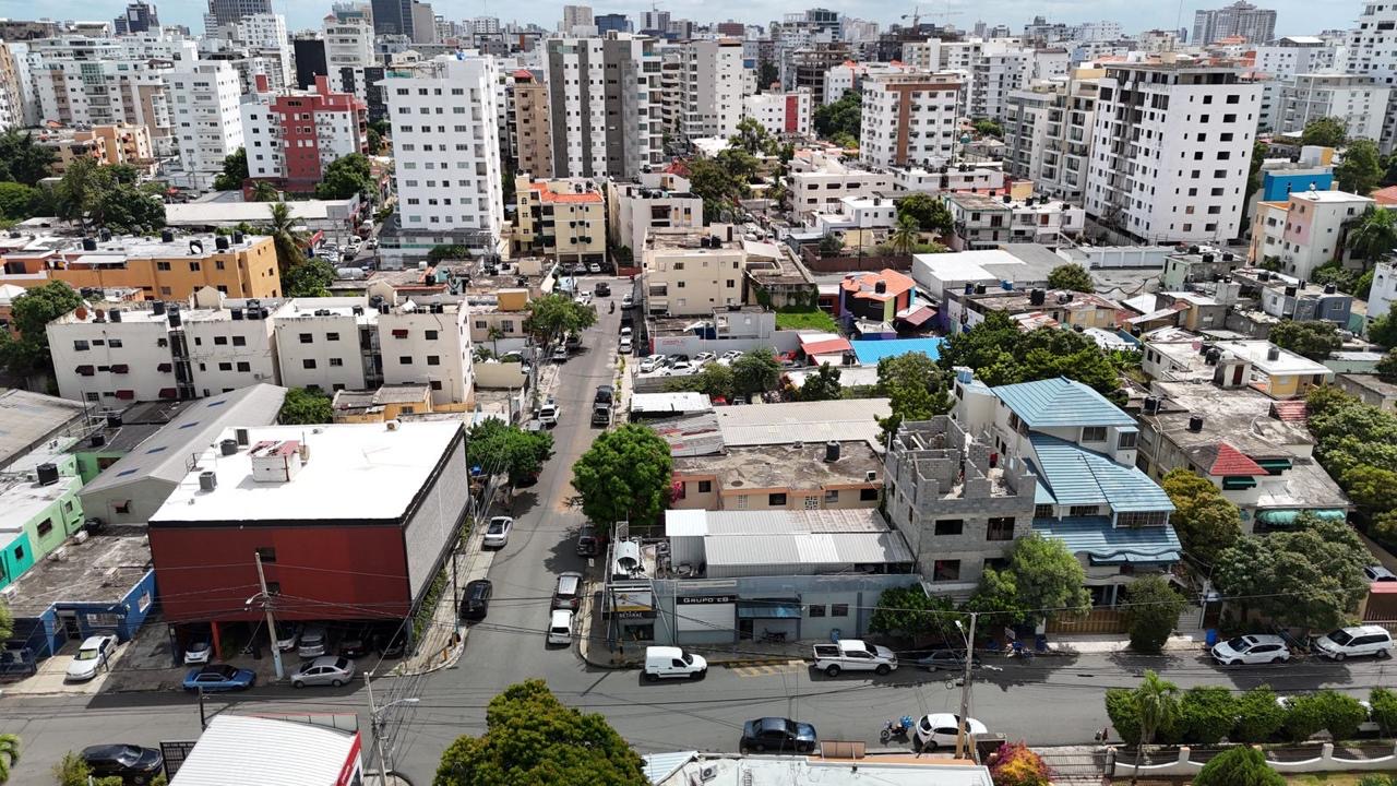 casas - Vendo casa solar ensanche Quisqueya de oportunidad 1