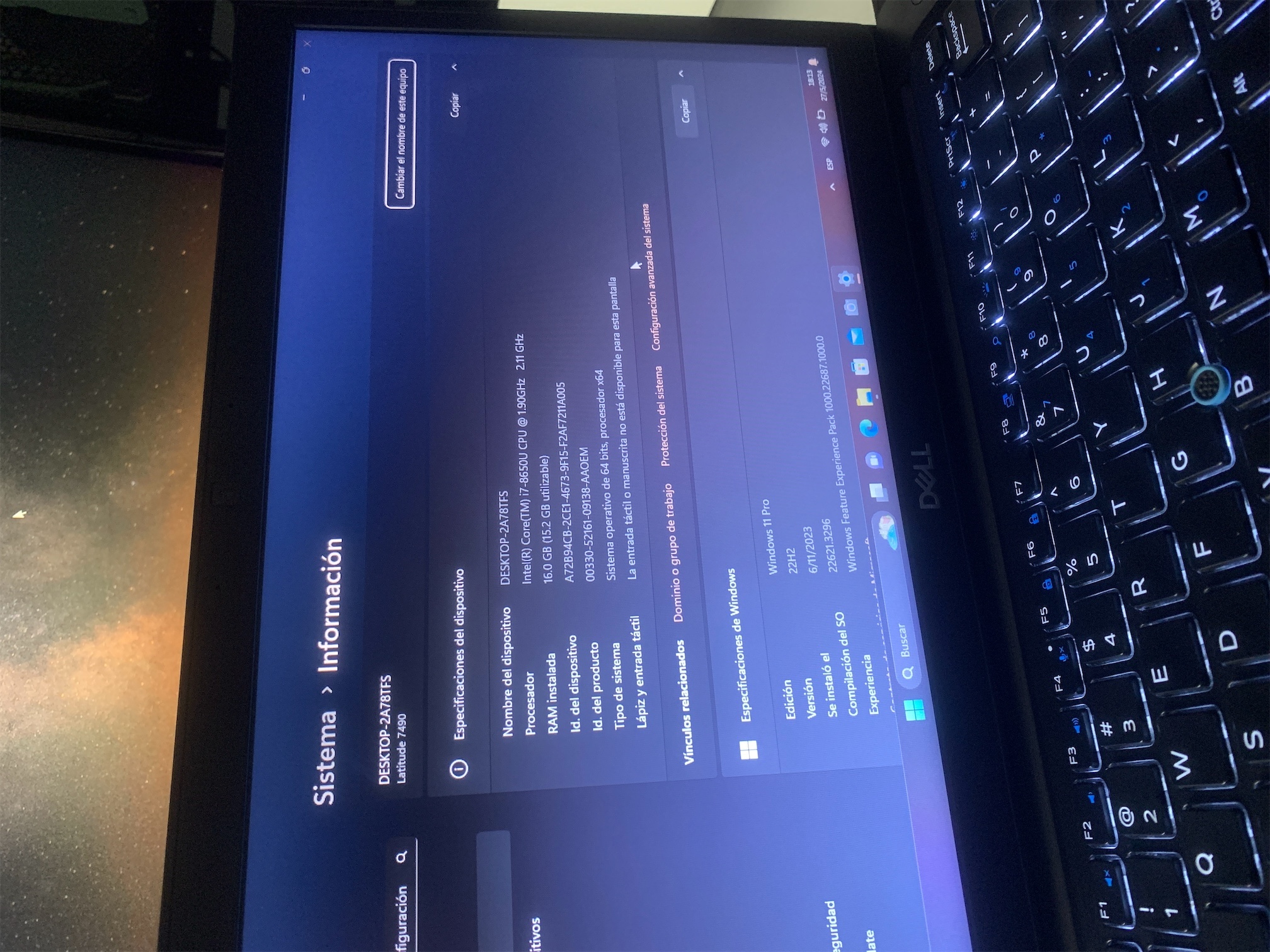 computadoras y laptops - *Laptop DEL LATITUDE 7490* como NUEVA, con su CARGADOR ORIGINAL