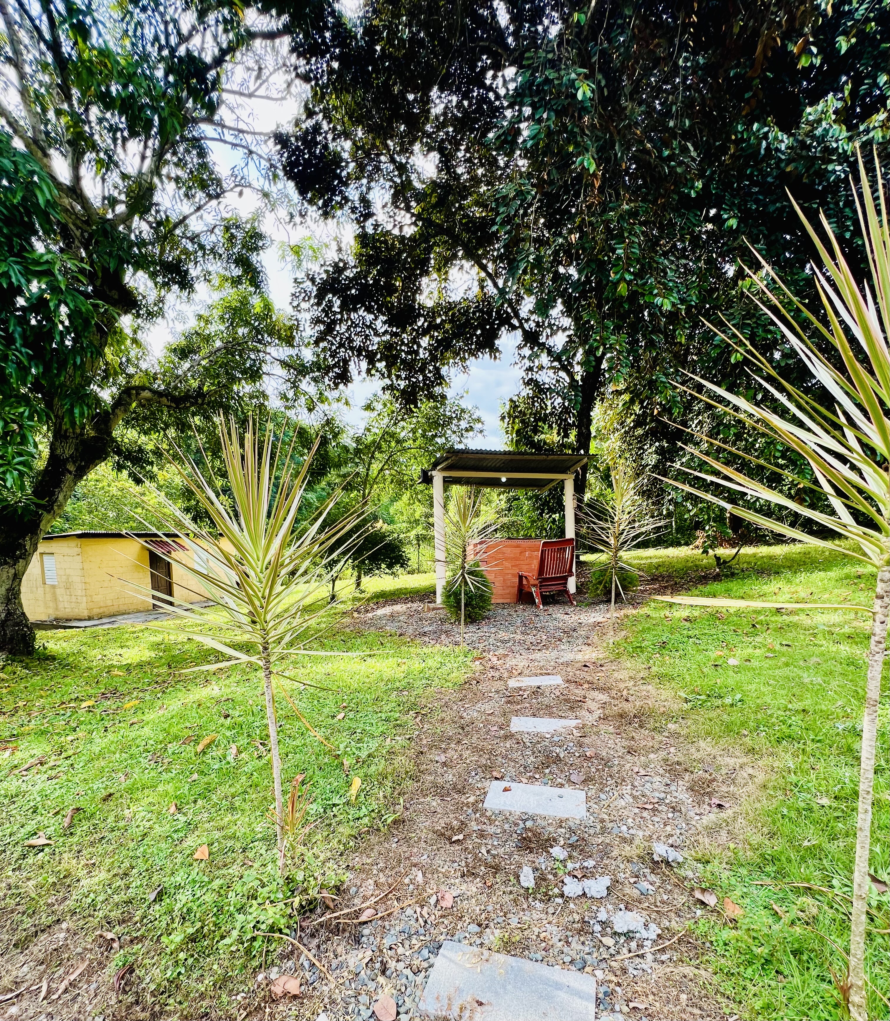 casas vacacionales y villas - Villa de 4 hab. Piscina con estilo colonial campestre, Monte Plata 5