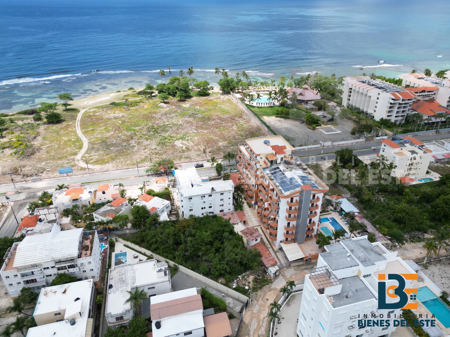 solares y terrenos - 
Se VENDE  Excelente Solar  con 1,024 metros en el CENTRO DE JUAN DOLIO 3