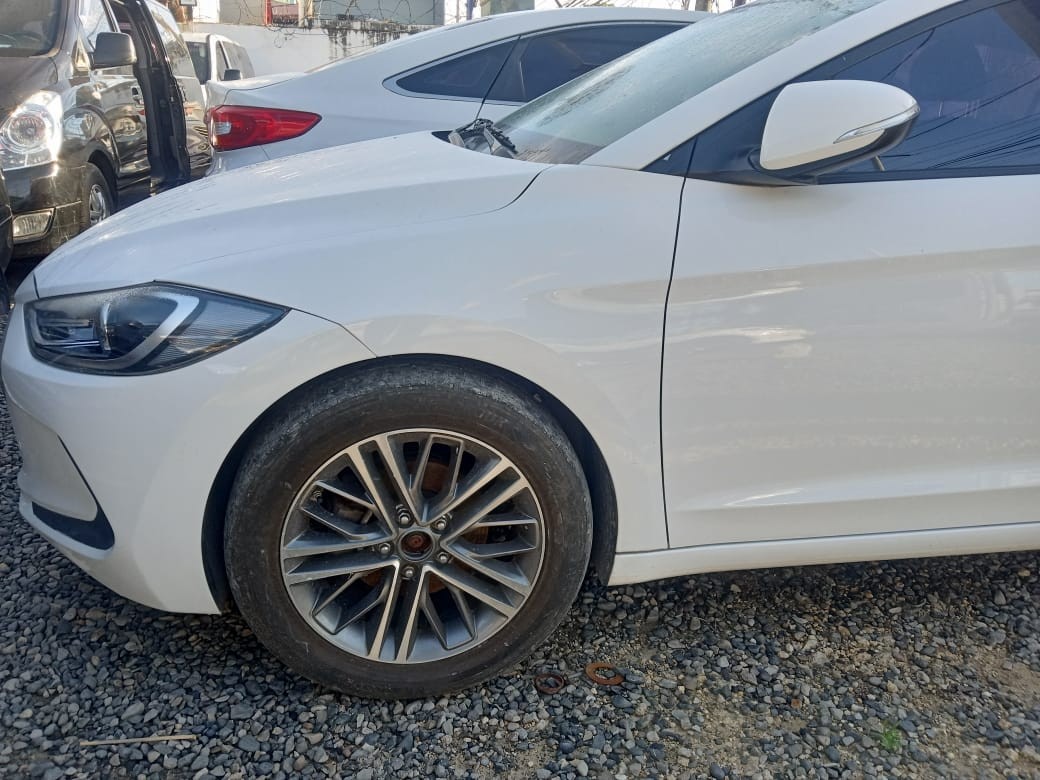 carros - HYUNDAI AVANTE 2017 BLANCODESDE: RD$ 700,100.00 2