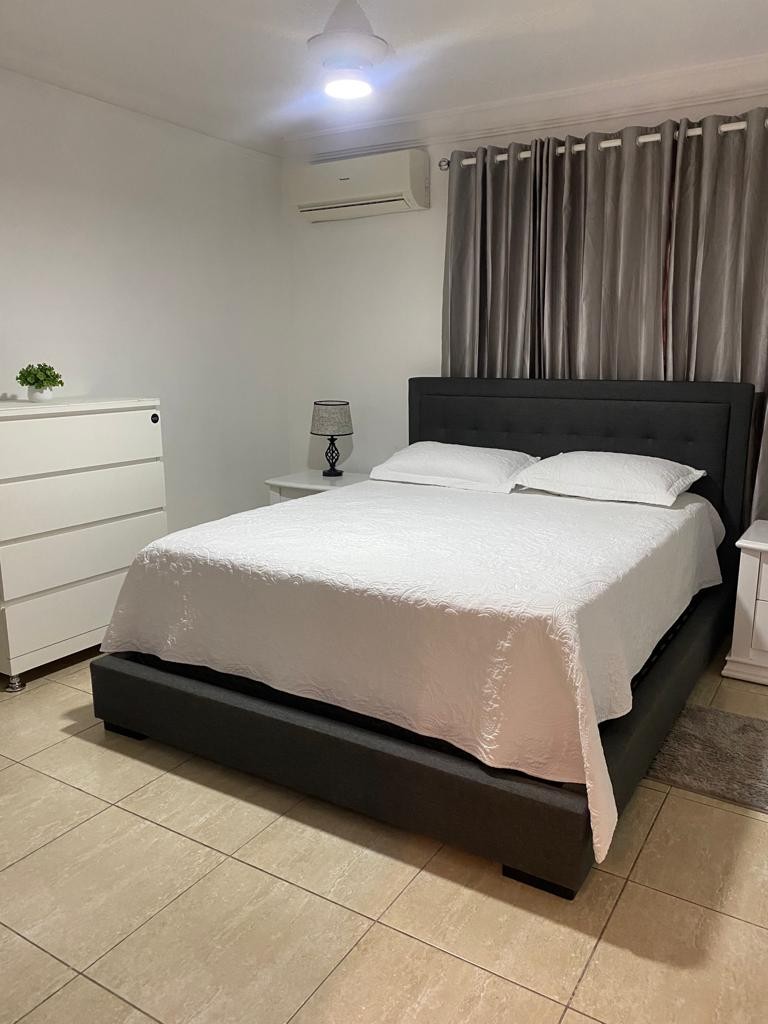 apartamentos - Sector Gazcue 
Entre Bolivar y Pasteur.. muy céntrico .
1 Hab 
1 1/2 baño 
1er n