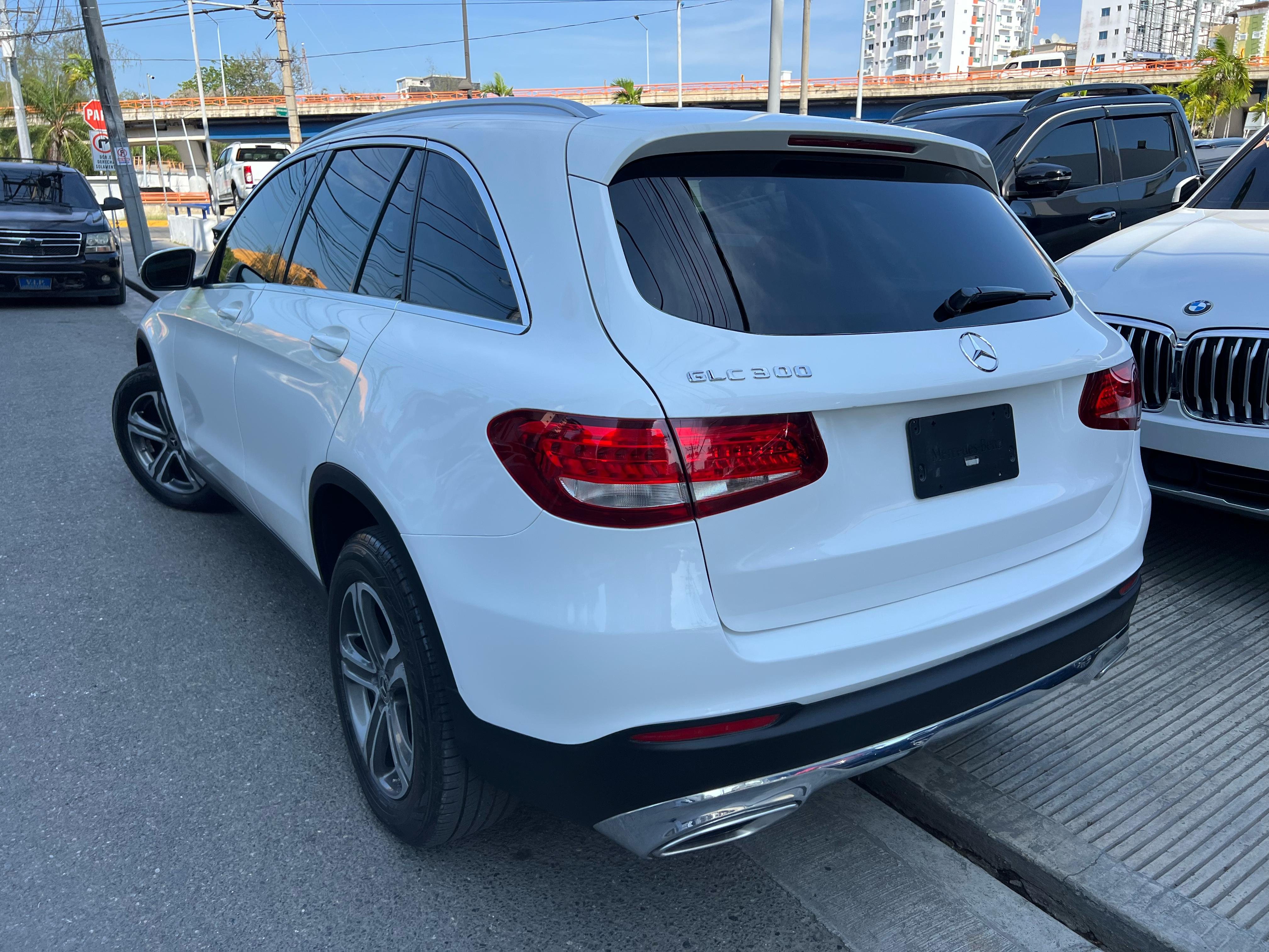 jeepetas y camionetas - Mercedes Benz GLC 300 2018 Clean  4
