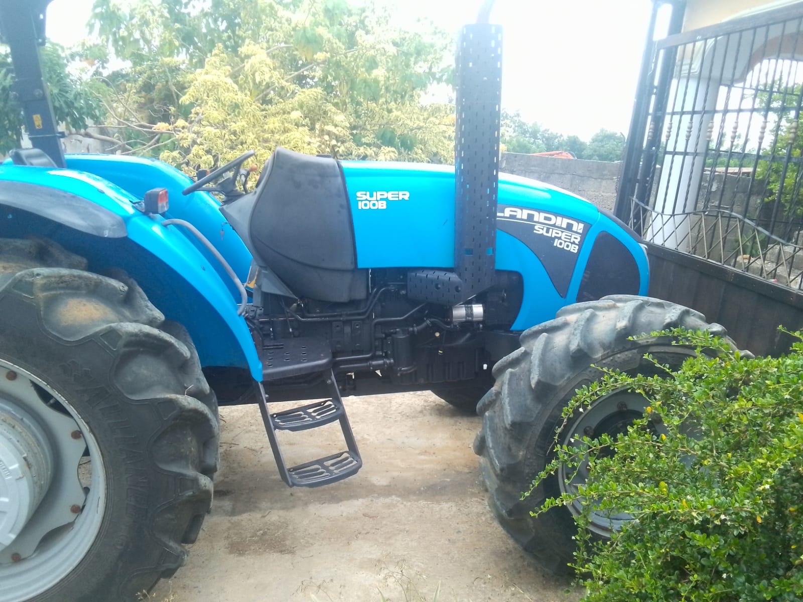 otros vehiculos - TRACTOR LANDINI 100HP TURBO  4