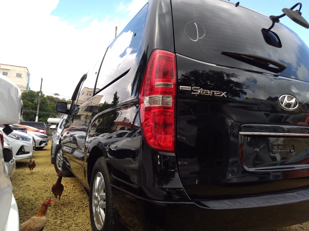 jeepetas y camionetas - HYUNDAI GRAND STAREX 2017 NEGRADESDE: RD$ 1,250,100.00 7