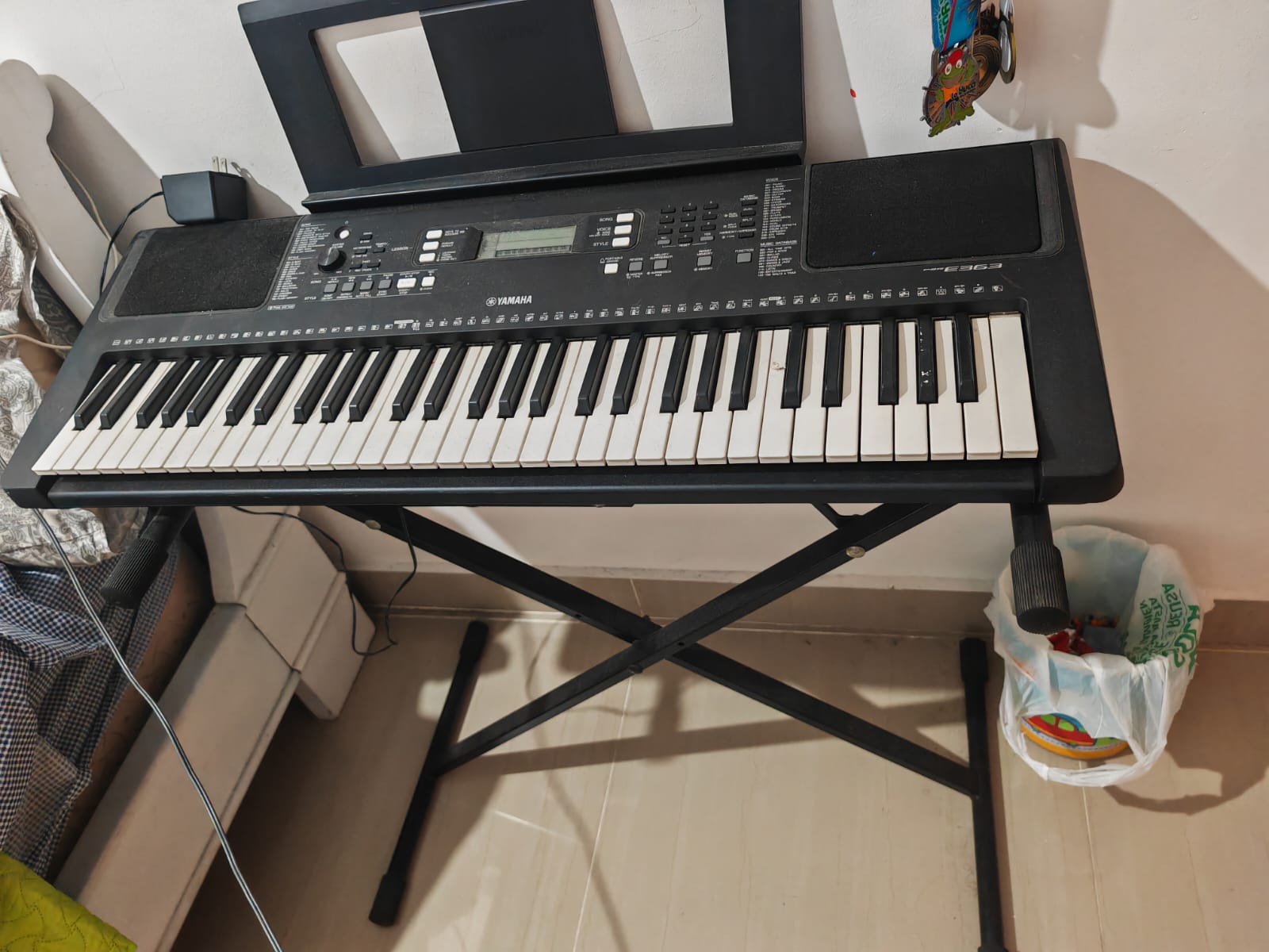 instrumentos musicales - Piano marca Yamaha con stand incluido 1