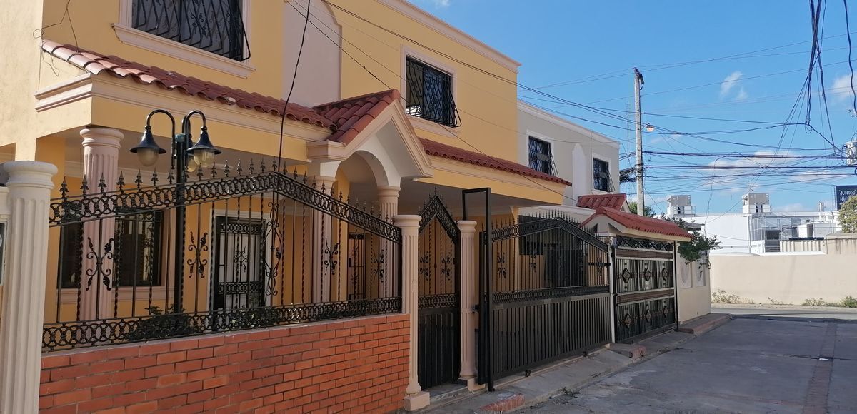 casas - Casa en cabimar, cerca de la charles 0